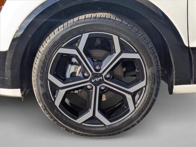 Used 2023 Kia Niro SX Touring image 28