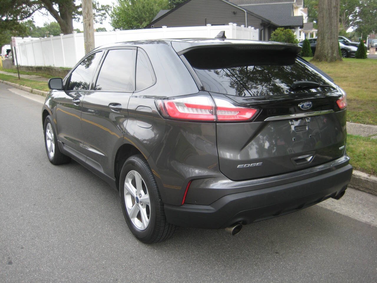 Used 2019 Ford Edge SE FWD image 4