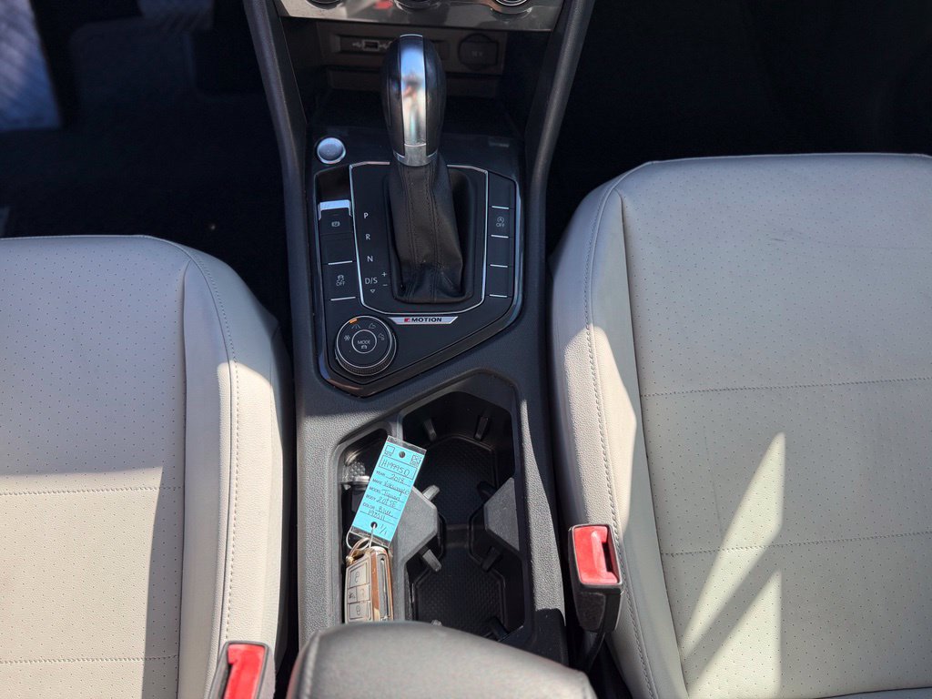 Used 2018 Volkswagen Tiguan SE w/ Panoramic Sunroof Package AWD/4WD image 32