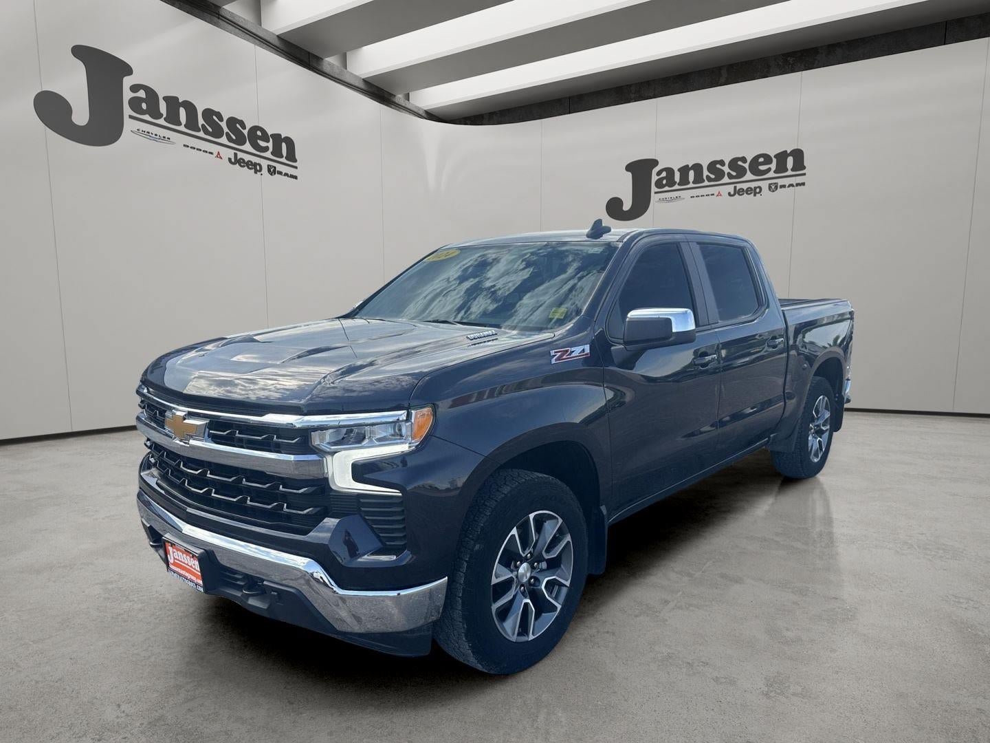 Used 2024 Chevrolet Silverado 1500 LT AWD/4WD image 8
