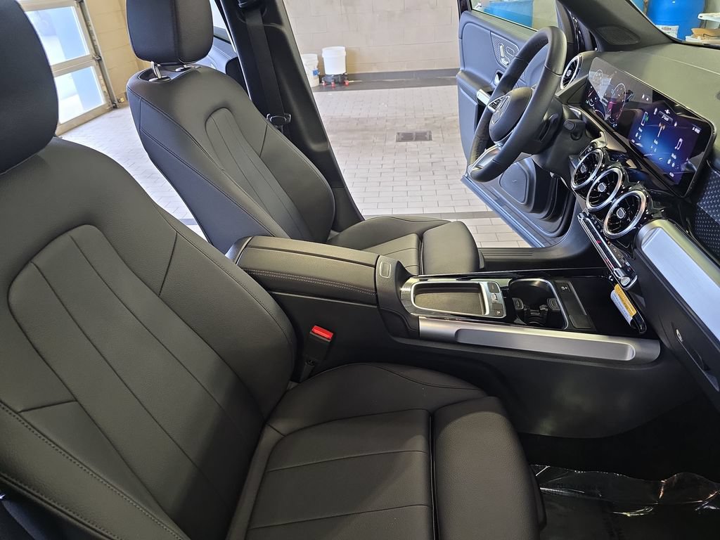 Used 2026 Mercedes-Benz GLB 250 image 11