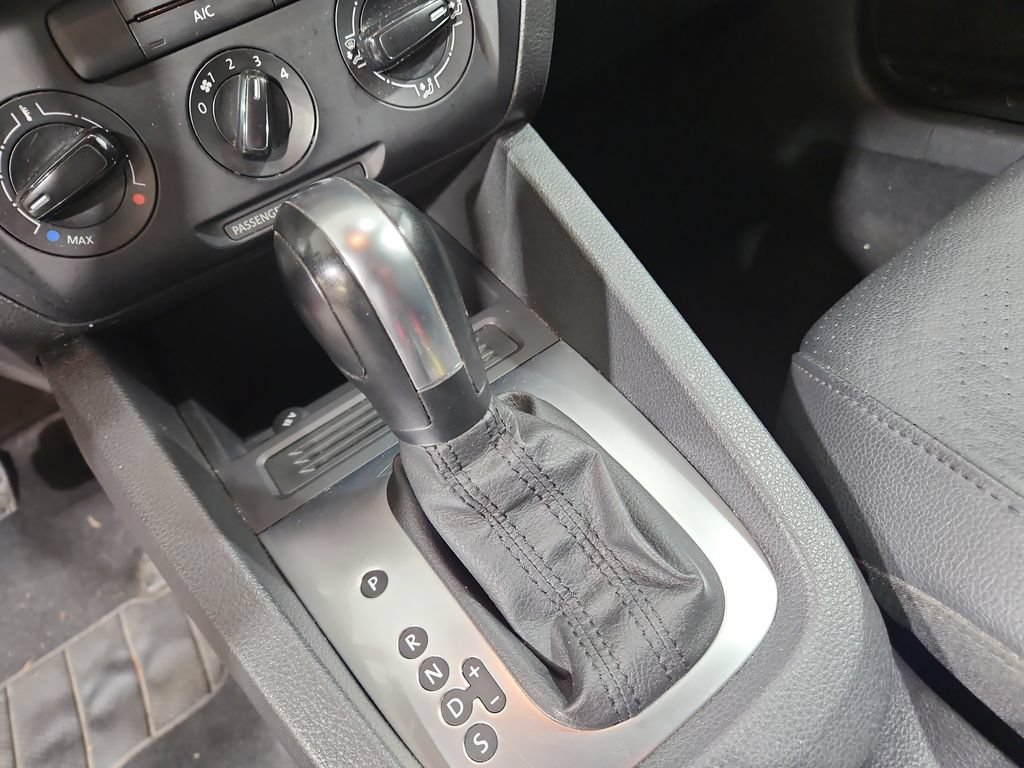 Used 2014 Volkswagen Jetta SE FWD image 21
