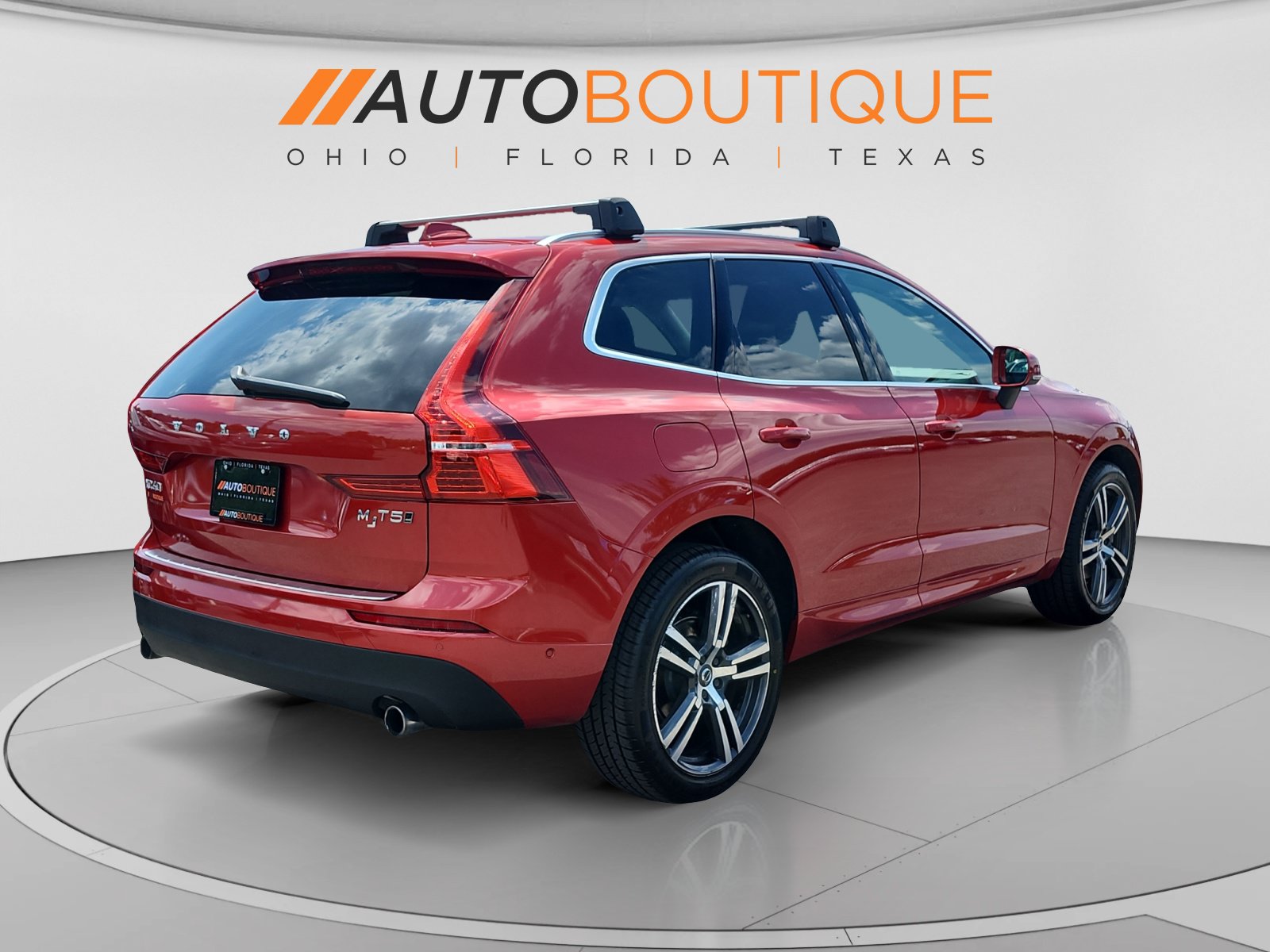 Used 2019 Volvo XC60 T5 Momentum w/ Protection Package AWD/4WD image 5