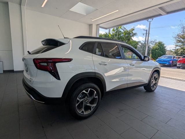 Certified 2025 Chevrolet Trax LT w/ Driver Confidence Package image 12