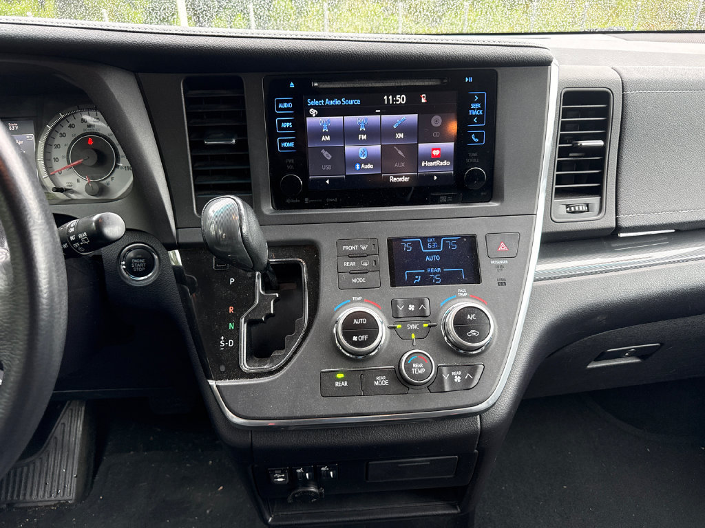 Used 2017 Toyota Sienna SE w/ SE Preferred Package FWD image 18
