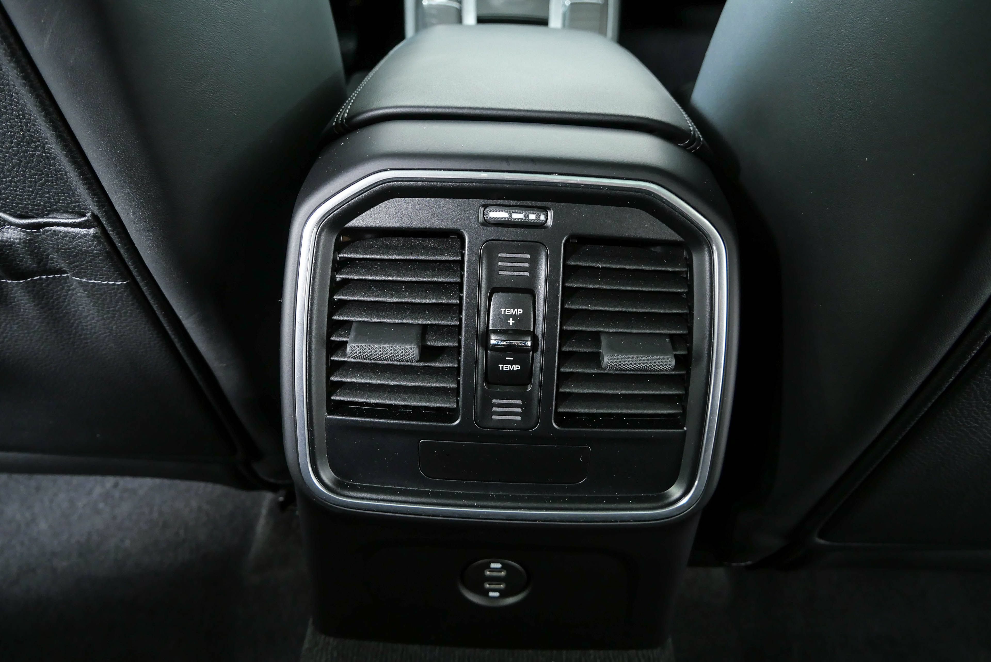 Certified 2021 Porsche Macan S AWD/4WD image 21