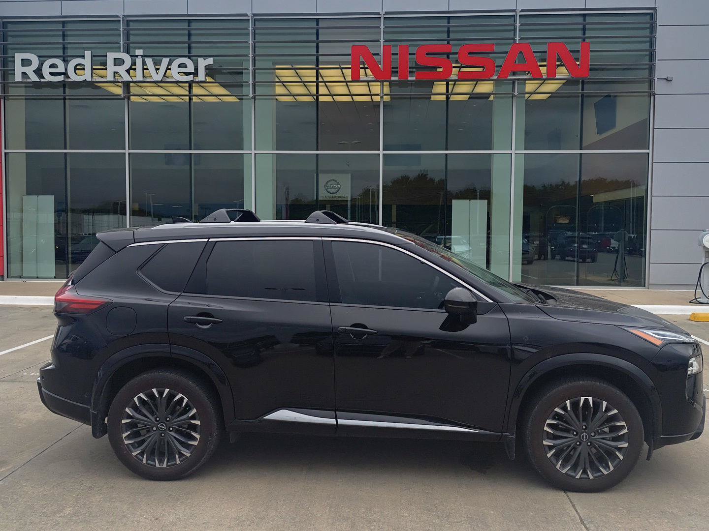Used 2025 Nissan Rogue Platinum w/ Platinum Premium Package