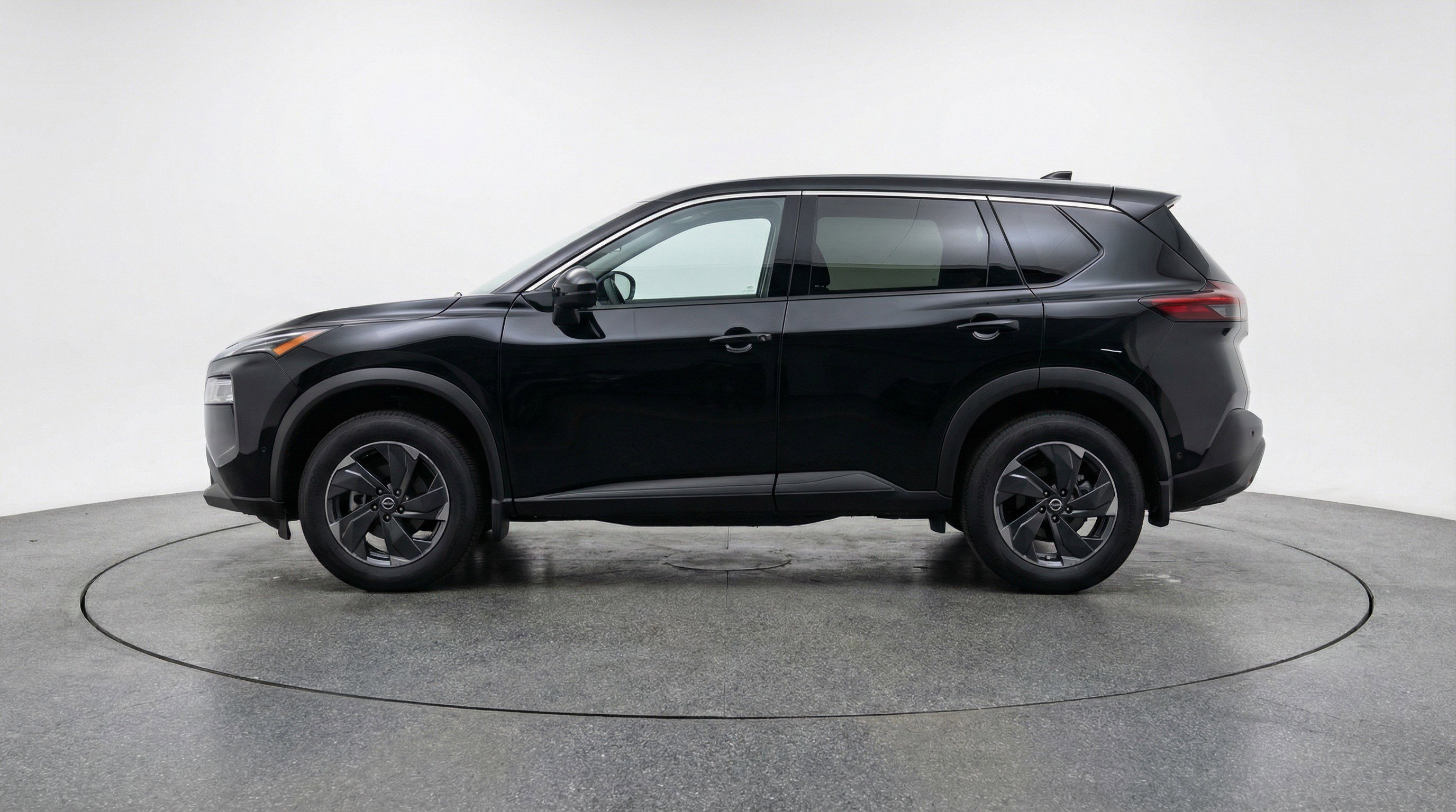 Used 2025 Nissan Rogue SV image 5