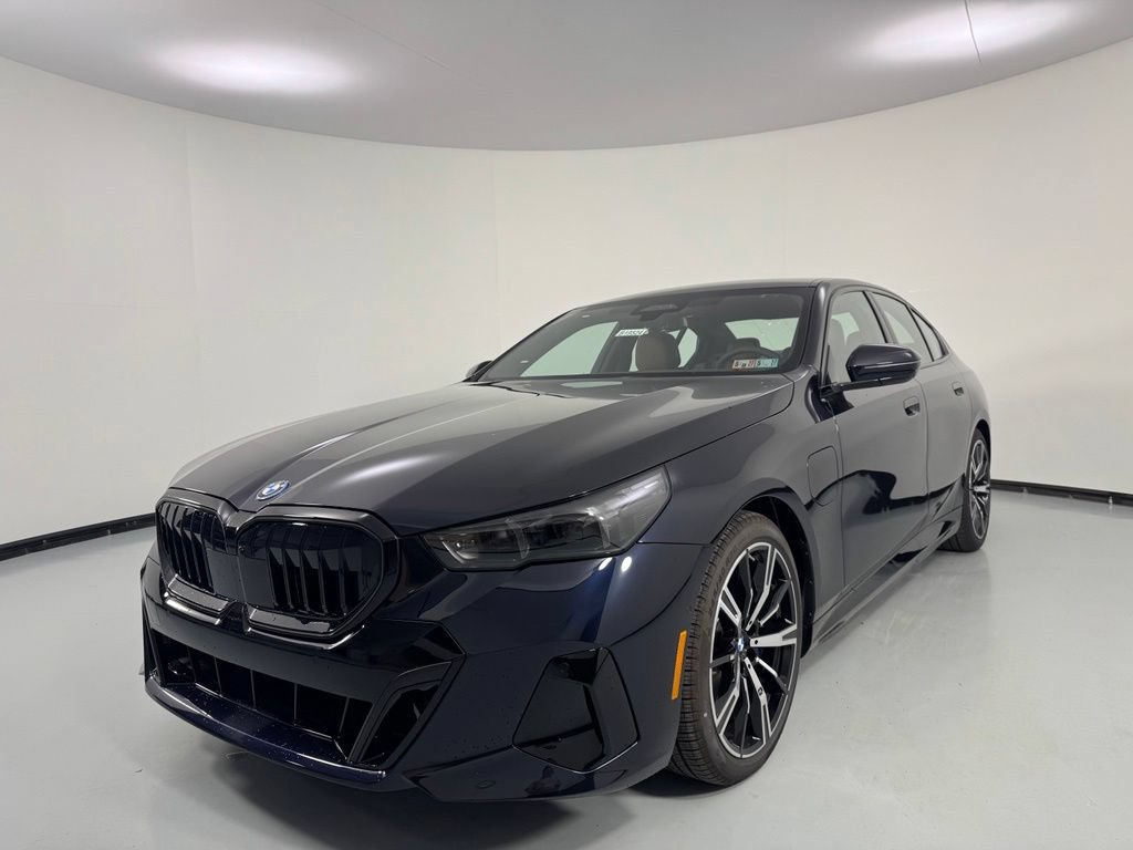 New 2027 BMW 550e xDrive AWD/4WD image 3