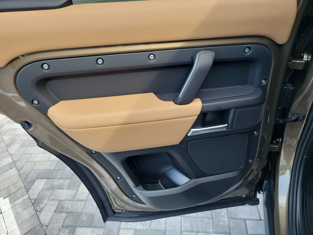 New 2026 Land Rover Defender 110 X-Dynamic SE AWD/4WD image 21