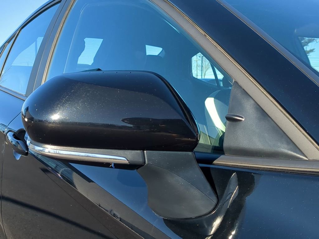 Used 2025 Toyota Camry SE image 11