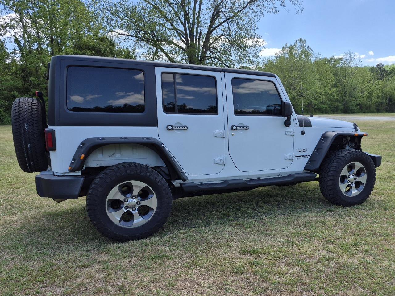 Used 2016 Jeep Wrangler Unlimited Sahara w/ Max Tow Package AWD/4WD image 10