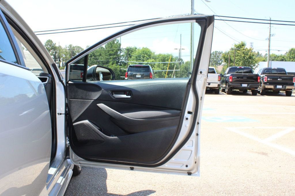 Used 2021 Toyota Corolla LE image 19