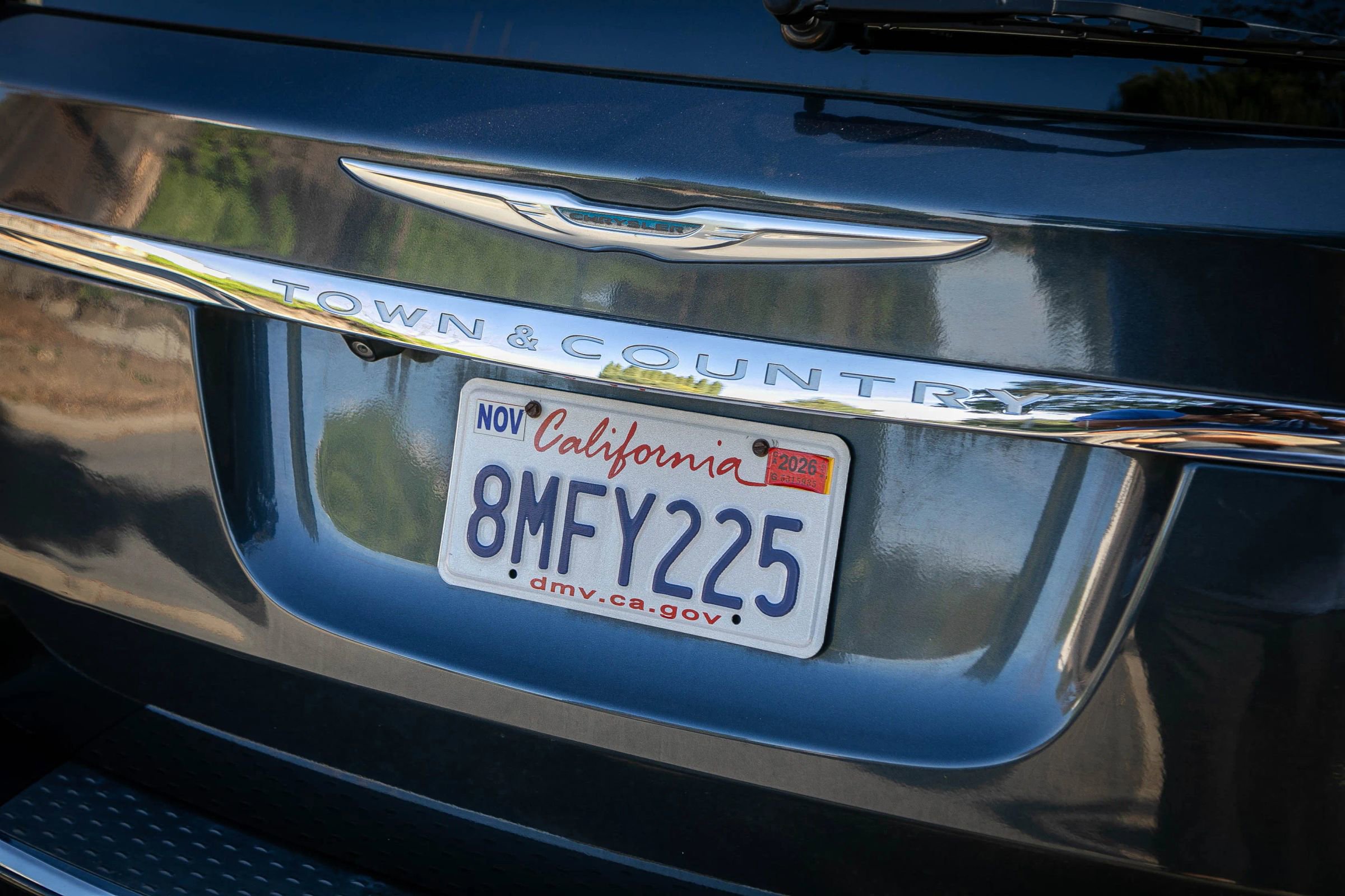 Used 2013 Chrysler Town & Country Touring-L w/ Driver Convenience Group image 8