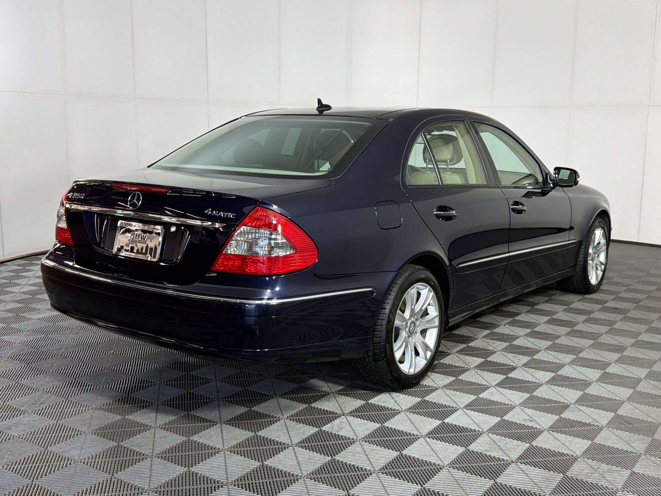 Used 2009 Mercedes-Benz E 350 4MATIC Sedan image 9