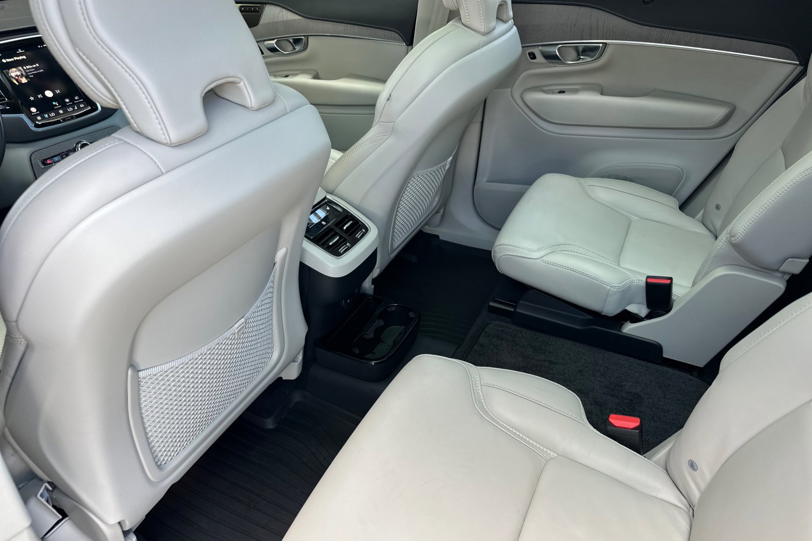 Certified 2024 Volvo XC90 B6 Ultimate w/ Protection Package Premier AWD/4WD image 14