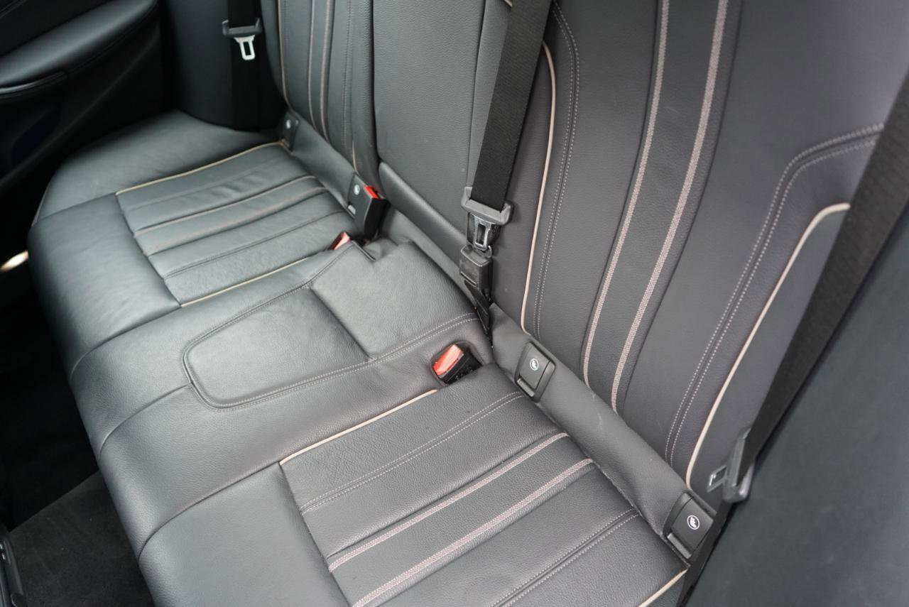 Used 2023 BMW 540i xDrive w/ M Sport Package image 47