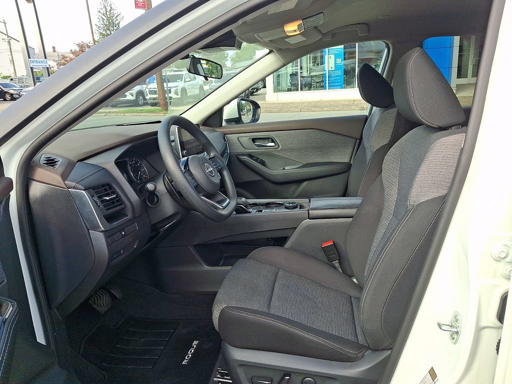 Used 2023 Nissan Rogue SV AWD/4WD image 13