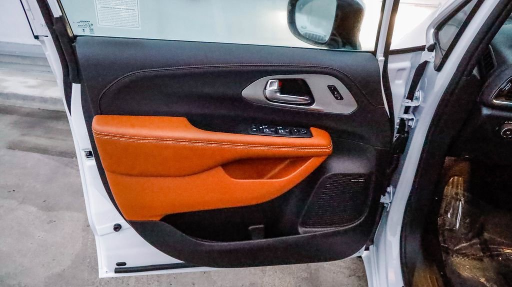 New 2026 Chrysler Pacifica Pinnacle w/ Trailer Tow Group image 26