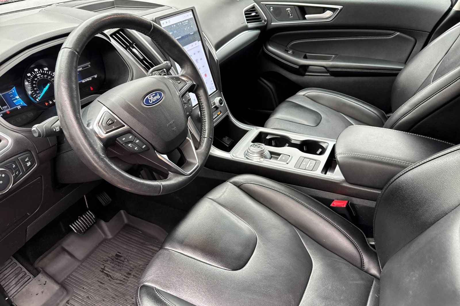 Certified 2022 Ford Edge Titanium w/ Class II Trailer Tow Package image 10