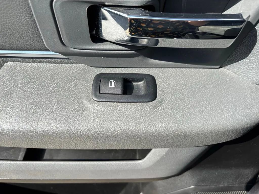 Used 2020 RAM 1500 Classic SLT AWD/4WD image 25
