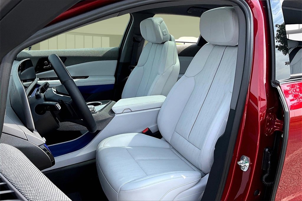 New 2025 Cadillac Optiq Sport 2 image 9