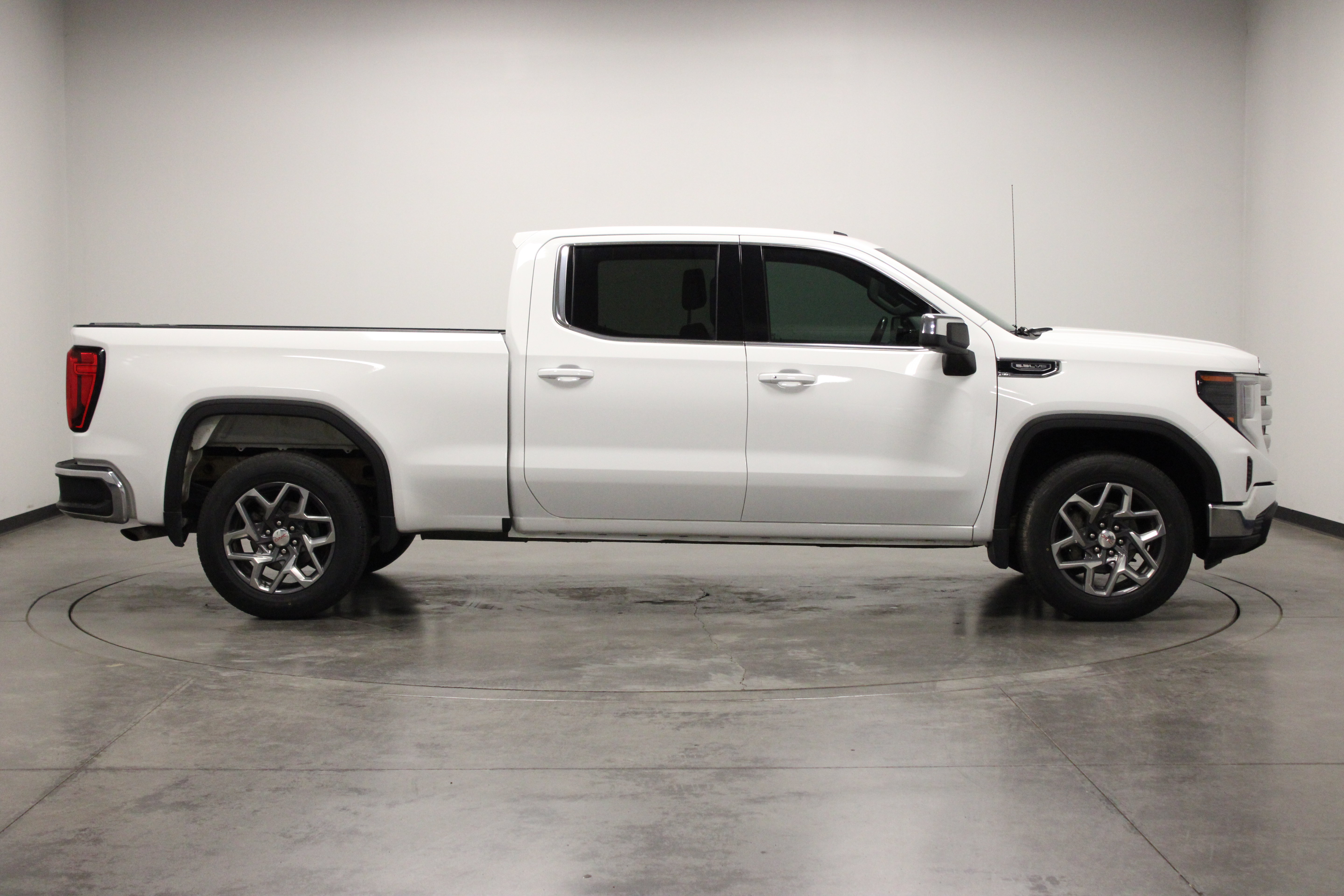 Used 2023 GMC Sierra 1500 SLE w/ Max Trailering Package AWD/4WD image 9
