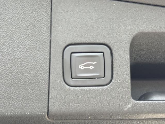 Used 2018 Cadillac XT5 Luxury w/ Driver Awareness Package FWD image 19