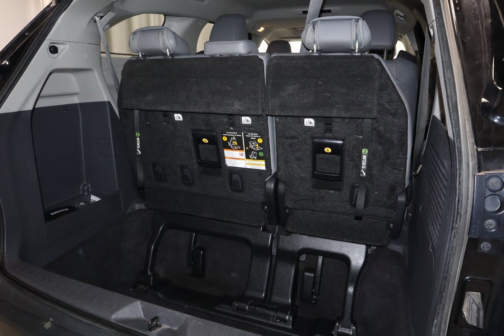 Used 2022 Toyota Sienna XLE image 17