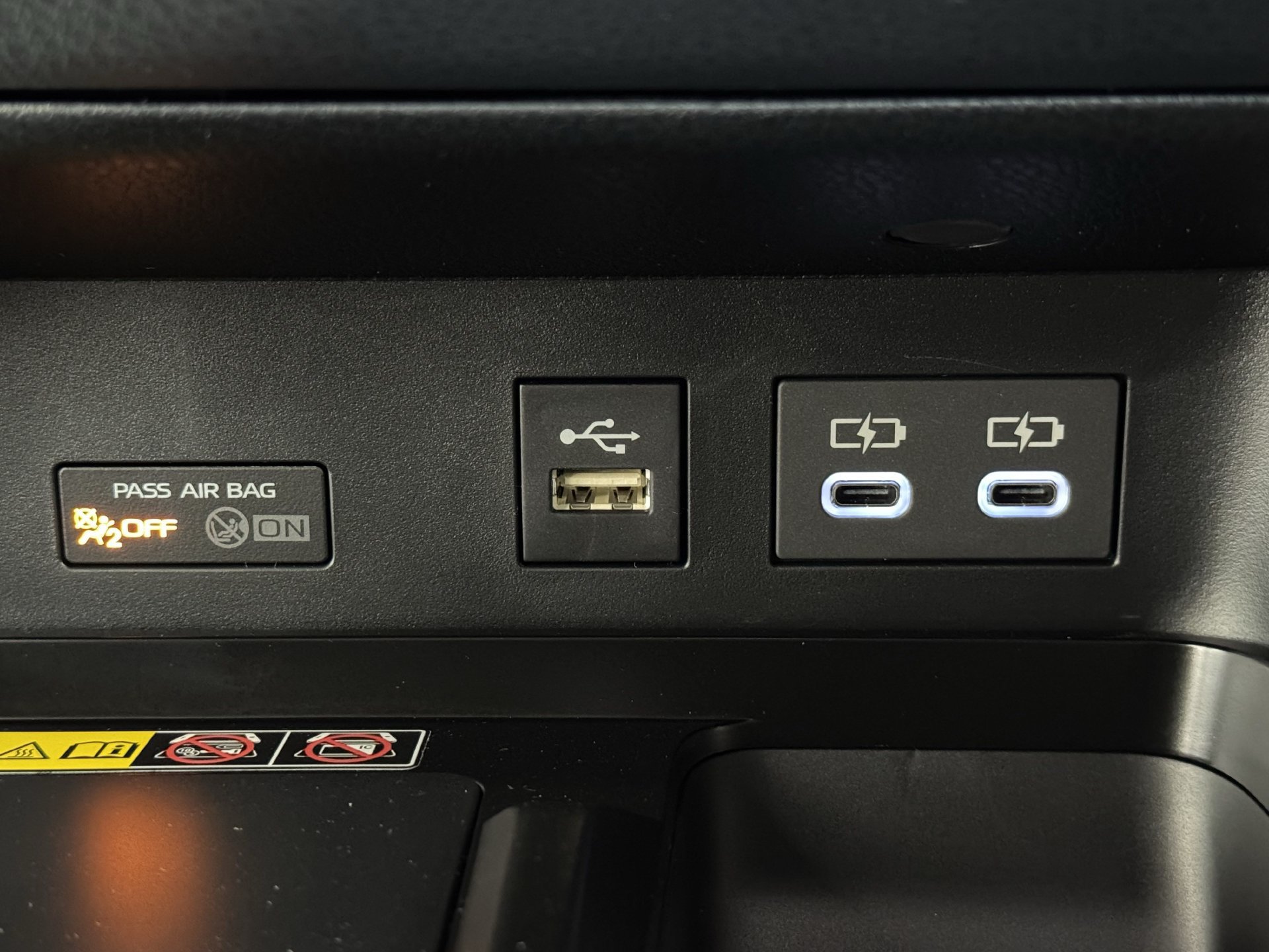 New 2026 Toyota Camry Hybrid FWD image 3
