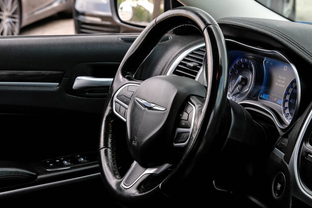 Used 2019 Chrysler 300 Touring w/ Chrome Appearance Package RWD image 11