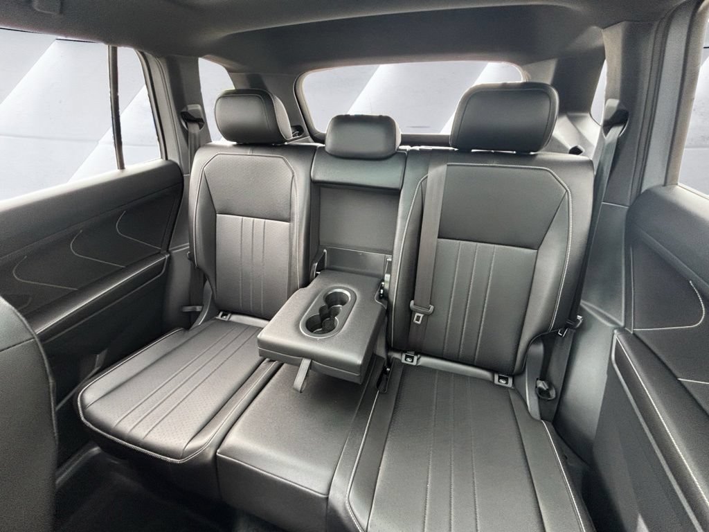 Used 2024 Volkswagen Tiguan SE R-Line AWD/4WD image 20