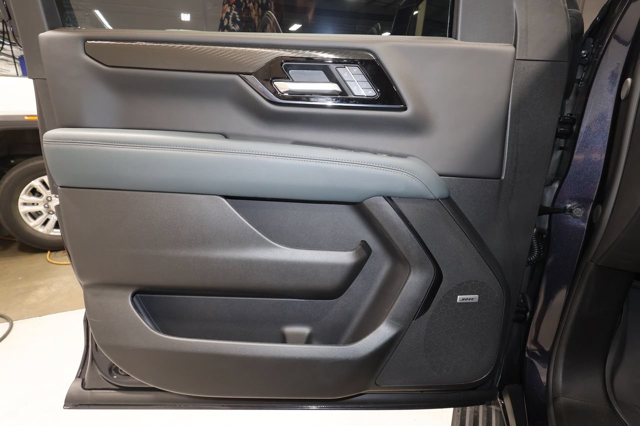 Used 2026 GMC Yukon AT4 w/ AT4 Premium Package AWD/4WD image 25