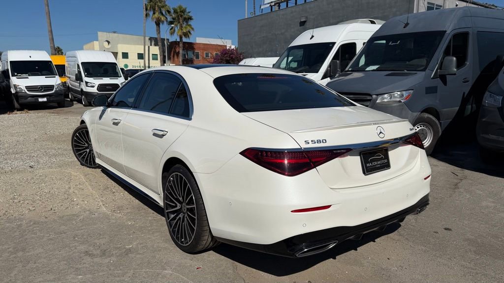 Used 2022 Mercedes-Benz S 580 4MATIC Sedan w/ AMG Line Package image 9