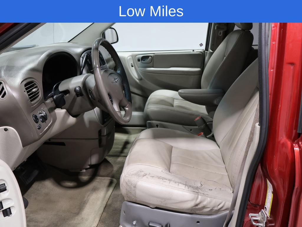 Used 2007 Chrysler Town & Country Touring image 3