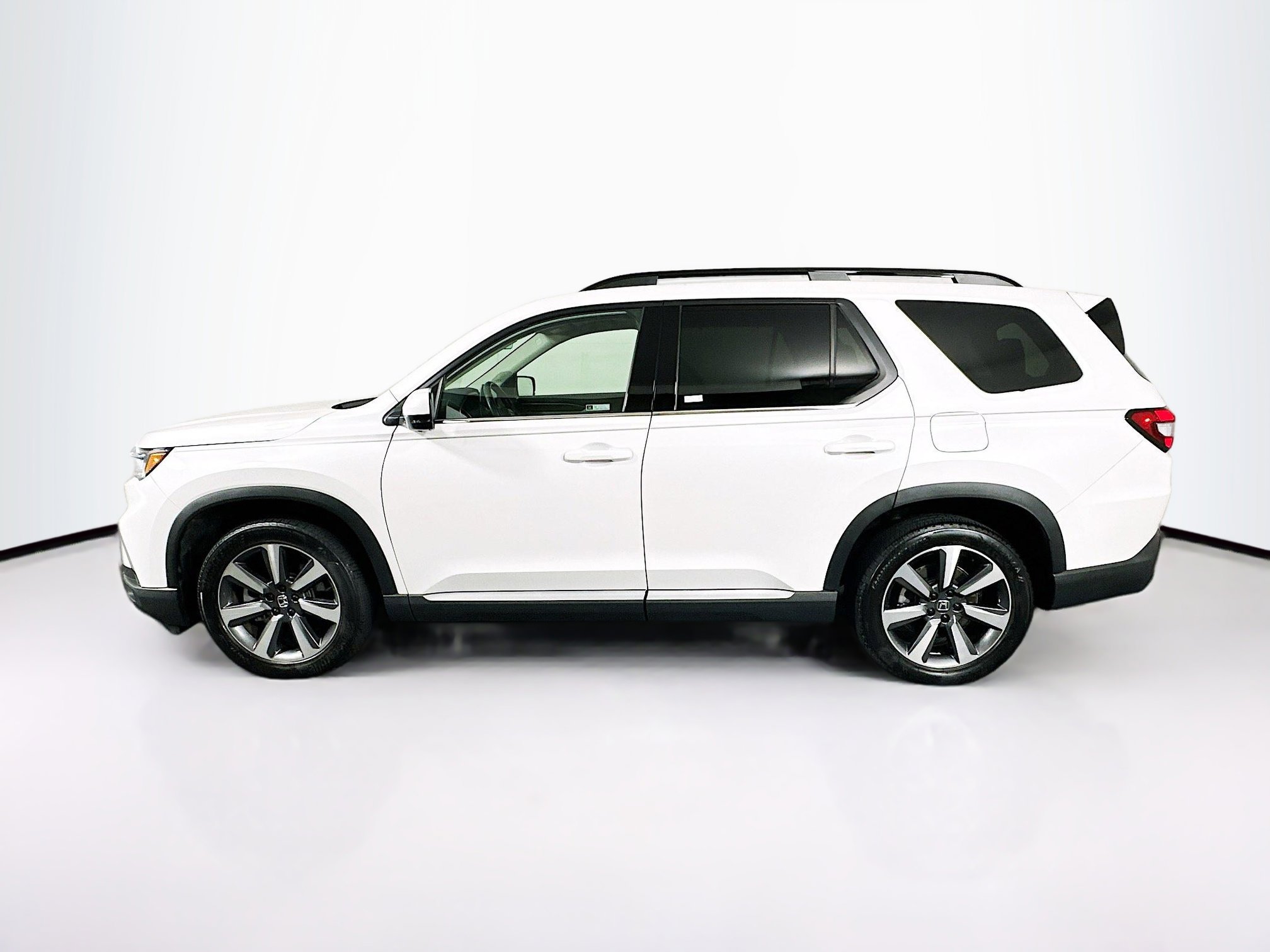 Used 2024 Honda Pilot Elite image 4