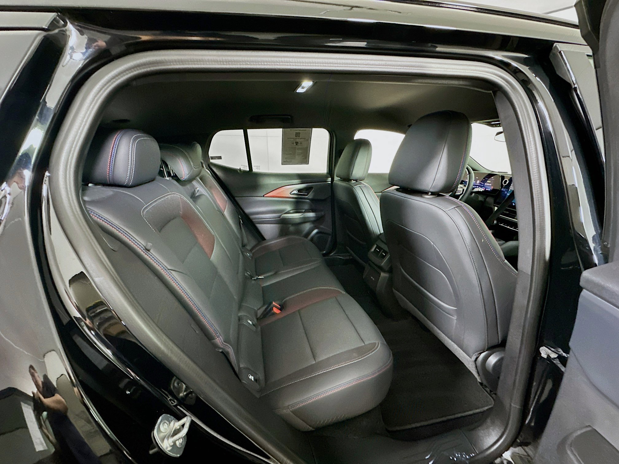 Used 2024 Chevrolet Equinox EV RS FWD image 30