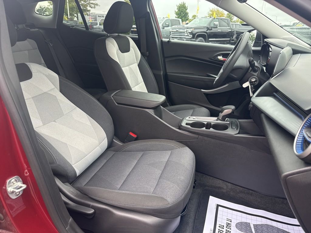 Used 2025 Chevrolet Trax LS image 16