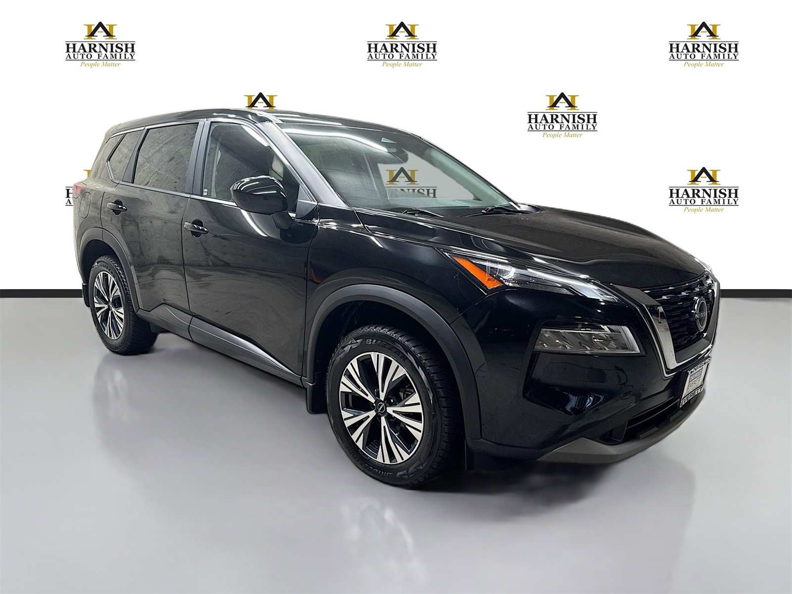 Used 2023 Nissan Rogue SV image 3