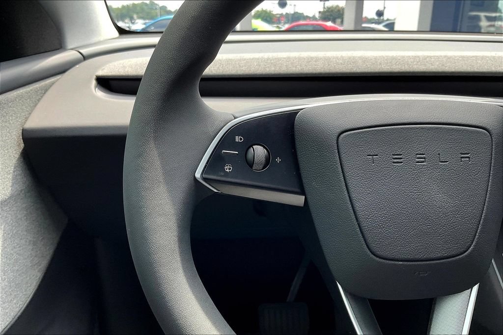 Used 2026 Tesla Model Y 2WD image 11