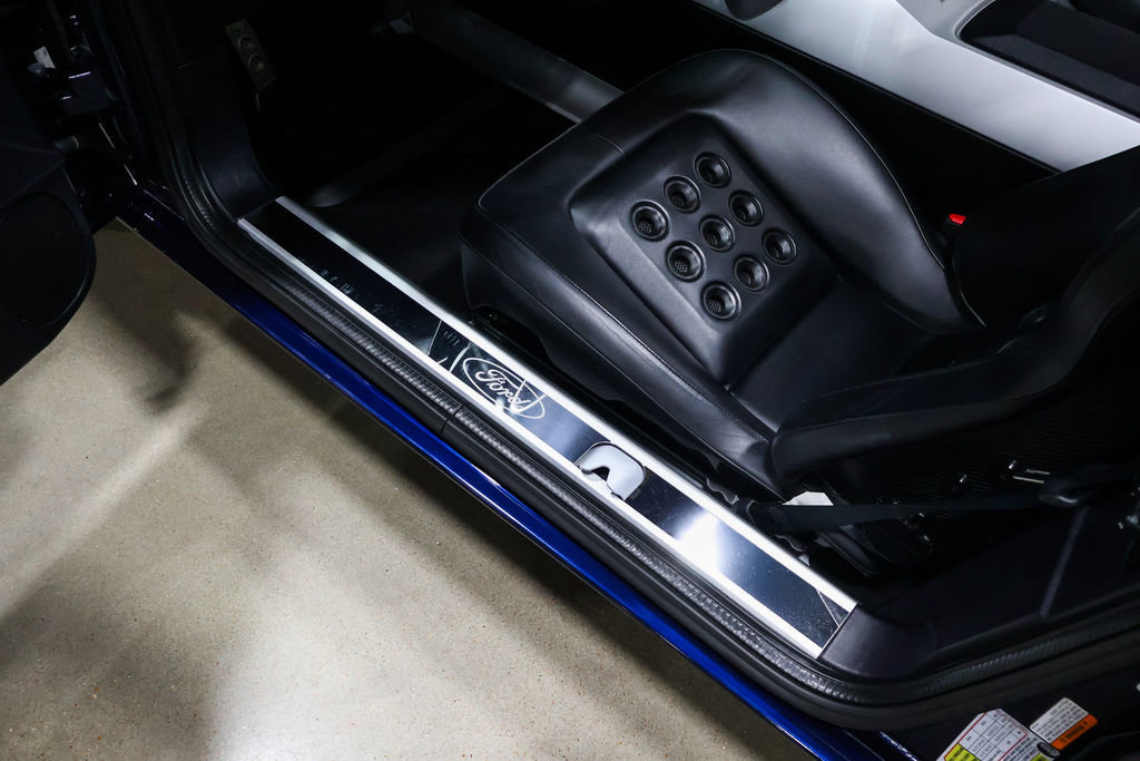 Used 2006 Ford GT RWD image 38