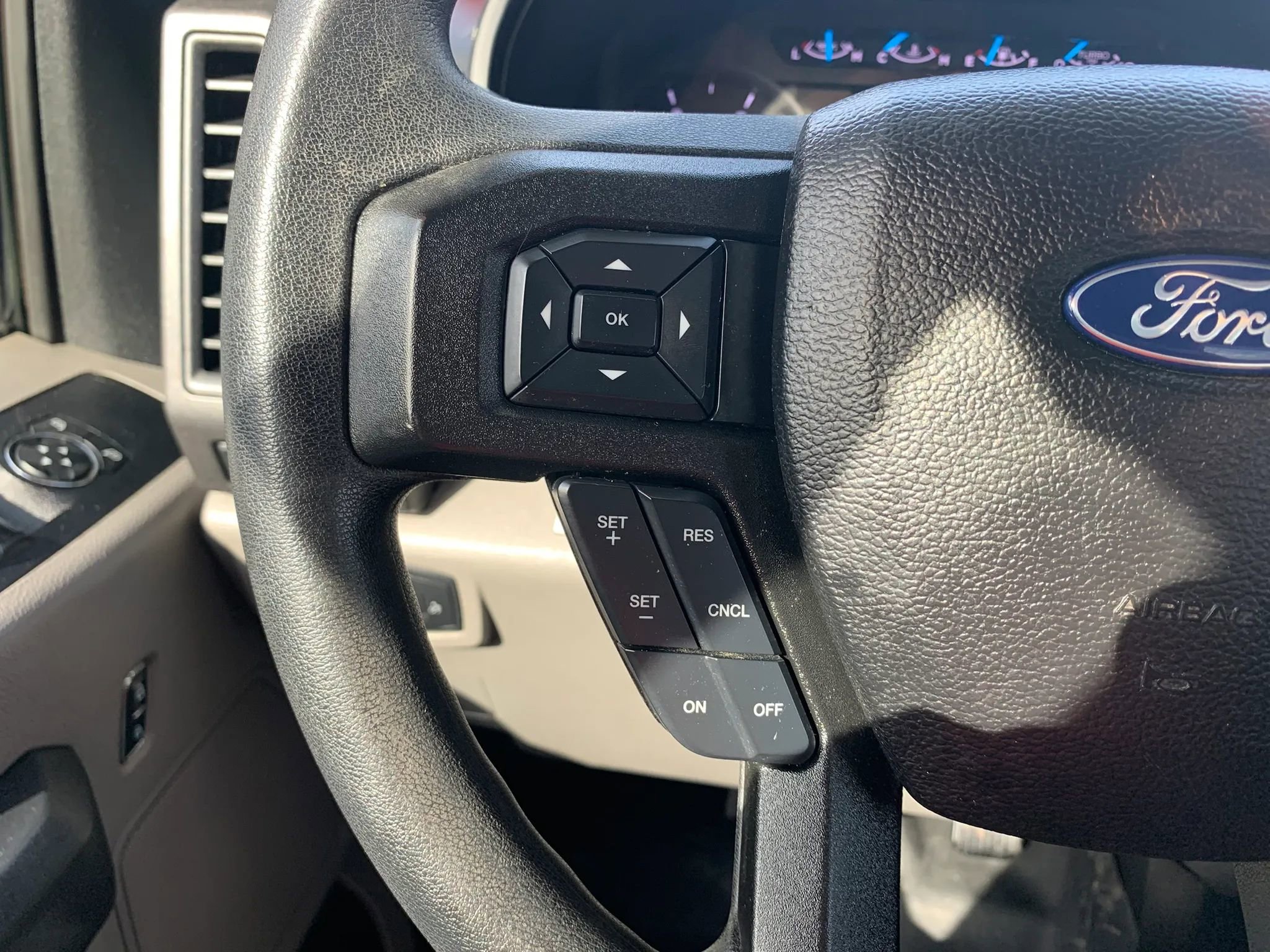 Used 2017 Ford F550 4x4 Regular Cab Super Duty image 16