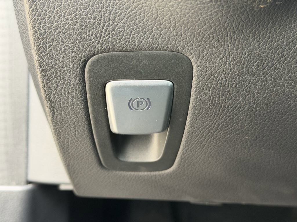 Used 2016 Mercedes-Benz C 300 4MATIC Sedan image 25