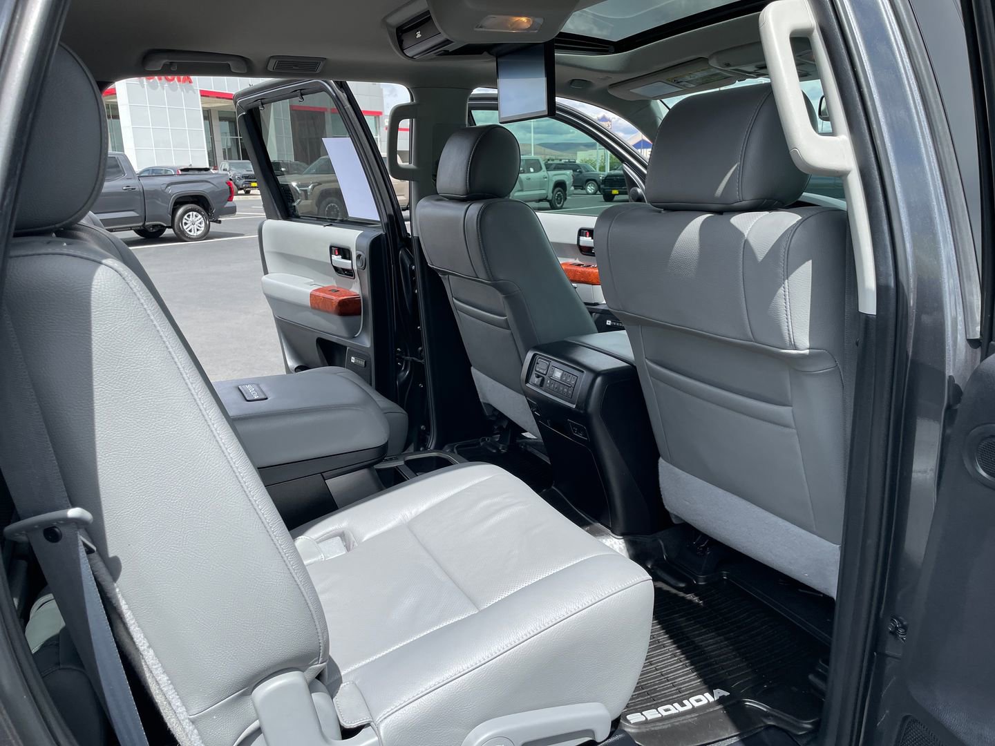 Certified 2022 Toyota Sequoia Platinum AWD/4WD image 17