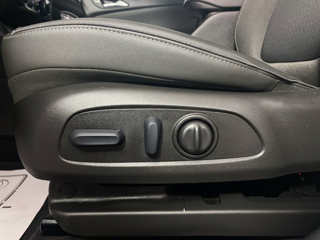 Used 2024 Buick Encore GX Preferred w/ Comfort Package AWD/4WD image 12