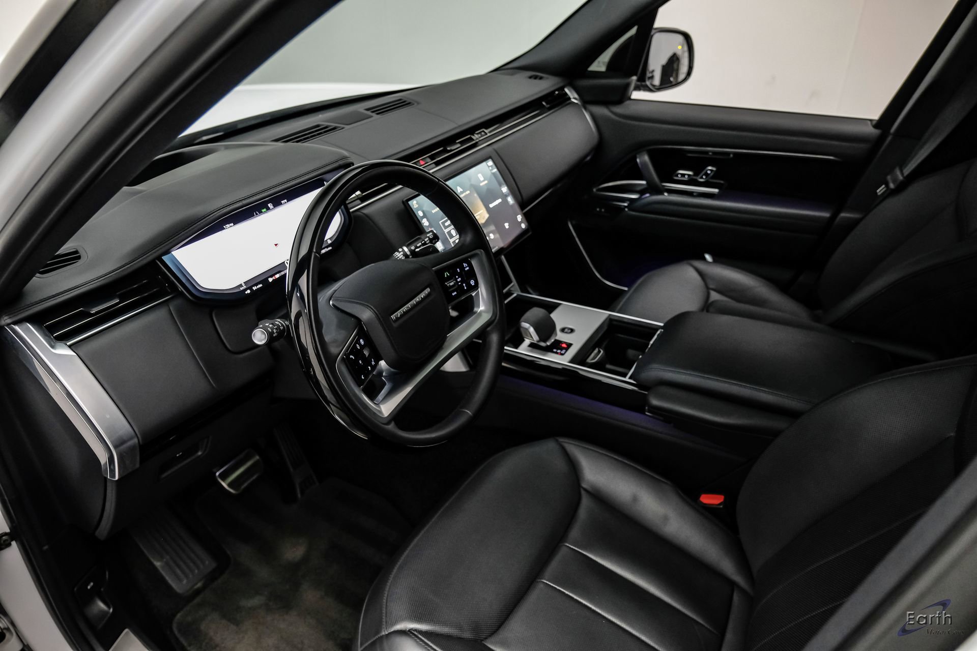 Used 2024 Land Rover Range Rover SE AWD/4WD image 2