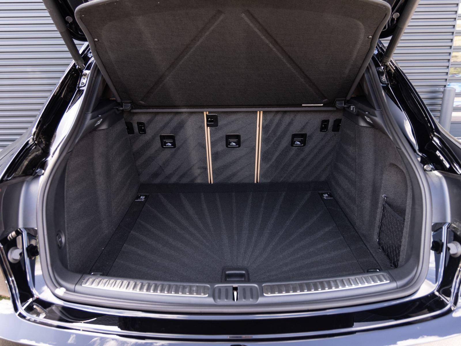 Certified 2026 Porsche Macan AWD/4WD image 28