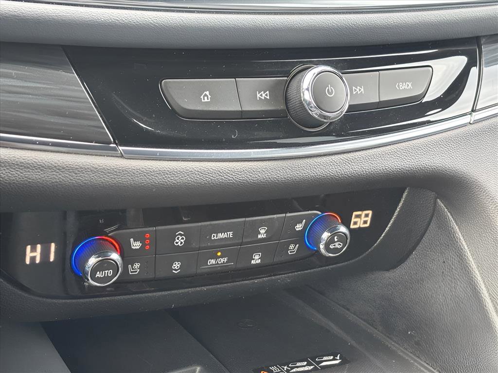 Used 2024 Buick Enclave Premium image 22