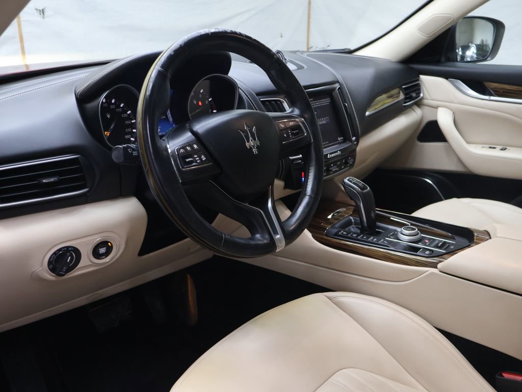 Used 2020 Maserati Levante GranLusso image 18
