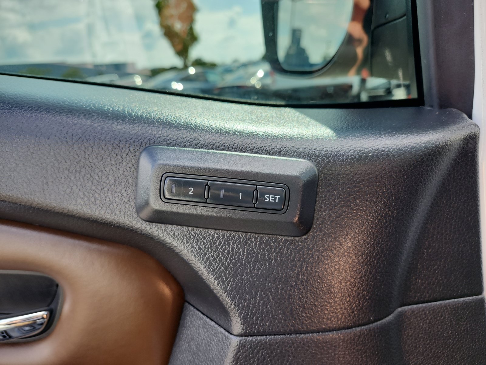Used 2018 Nissan Titan Platinum Reserve w/ Platinum Utility Package AWD/4WD image 16